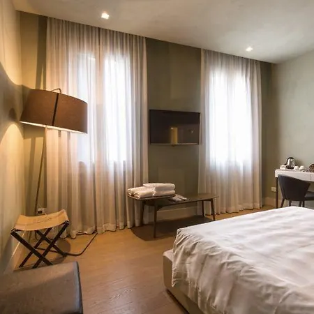 מלון Liassidi Palace 4*