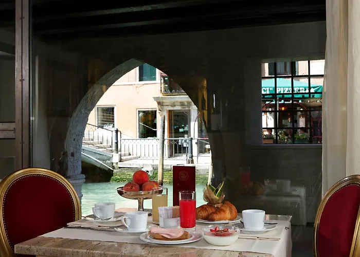 Liassidi Palace 호텔